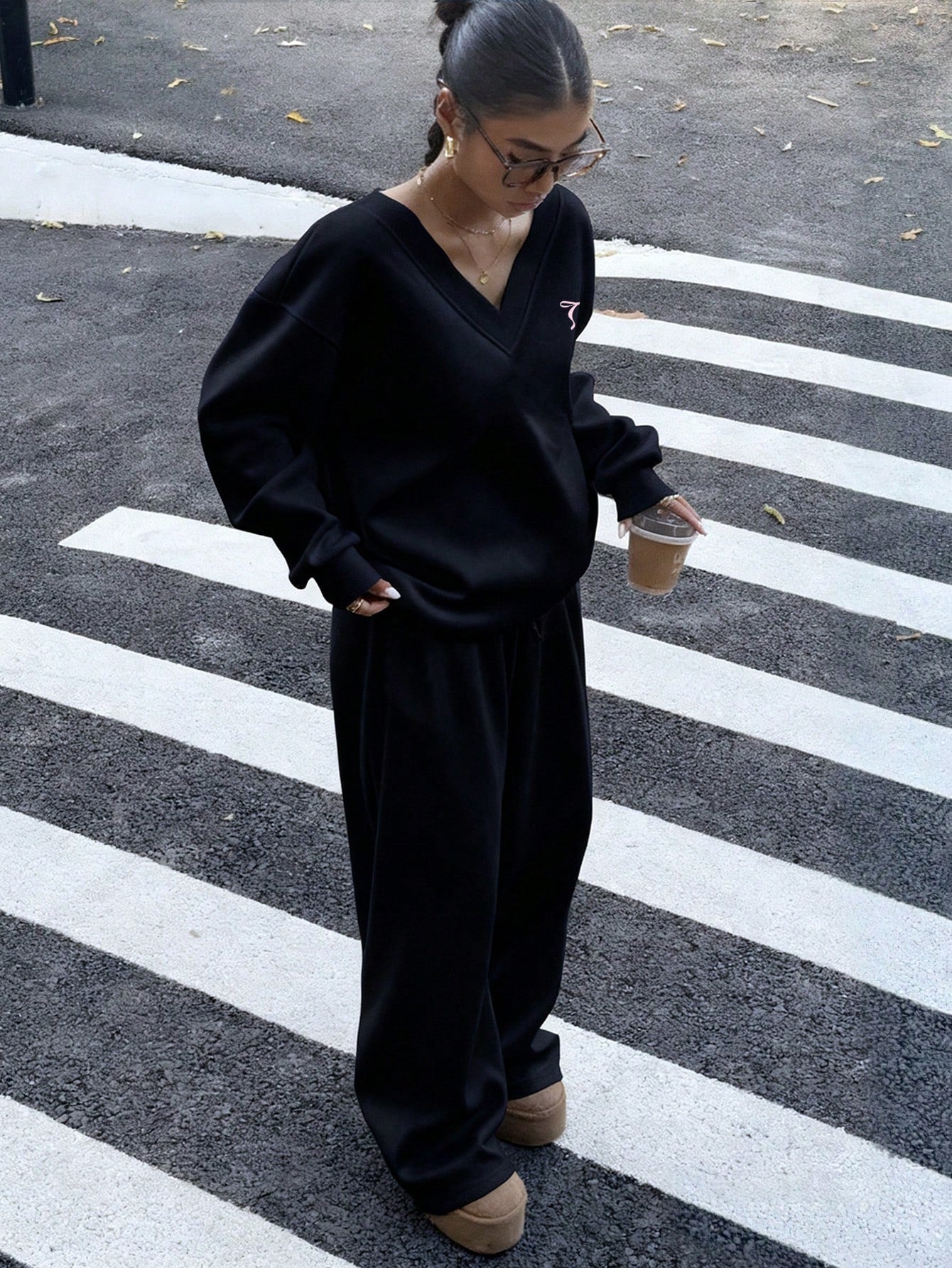Women’s 2-Piece Bow Decor Sweatshirt & Sweatpants Set – V-Neck Oversized Casual Tracksuit (Autumn/Winter)