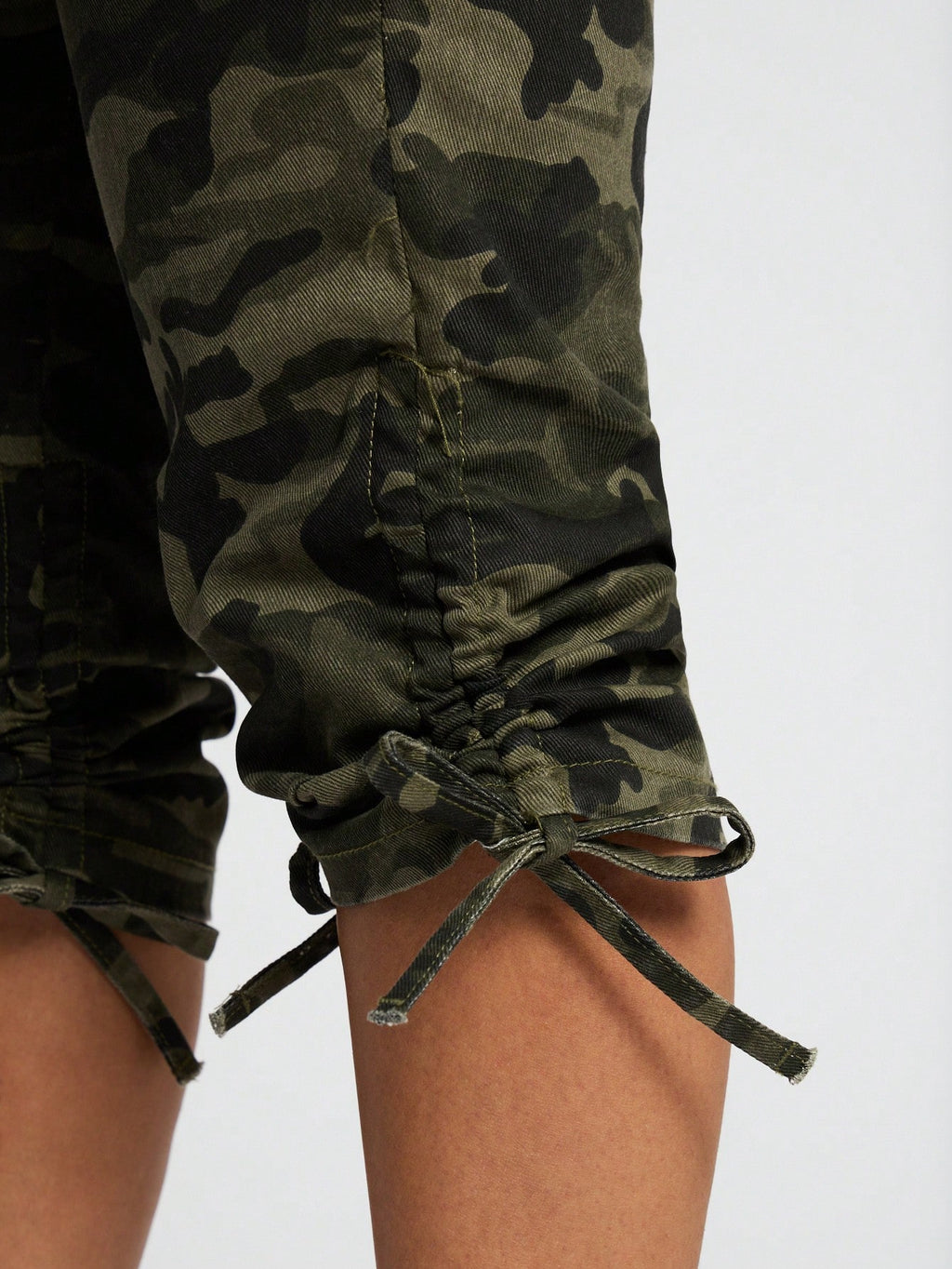 Women’s Adjustable Waist Cargo Capri Pants – High Waisted Mid-Length Casual Outdoor Utility Trousers