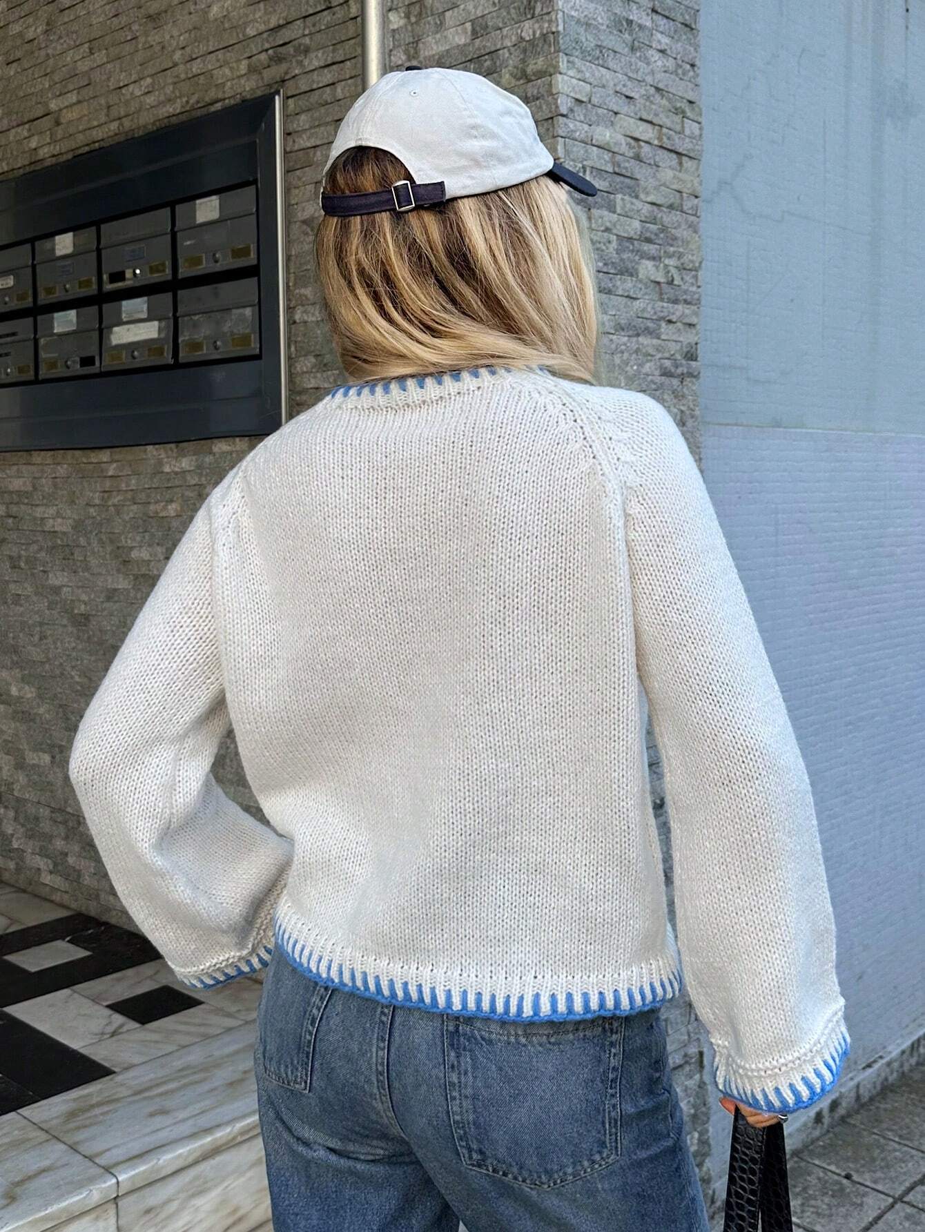 Women’s White & Blue Graphic Knit Sweater – Crew Neck Long Sleeve Casual Fall/Winter Pullover