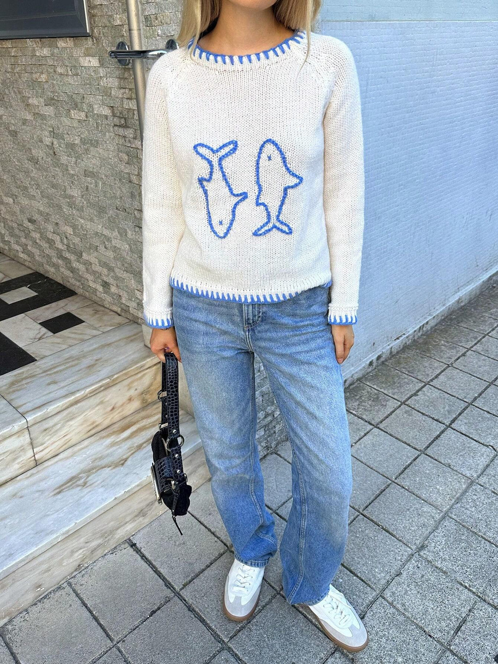 Women’s White & Blue Graphic Knit Sweater – Crew Neck Long Sleeve Casual Fall/Winter Pullover