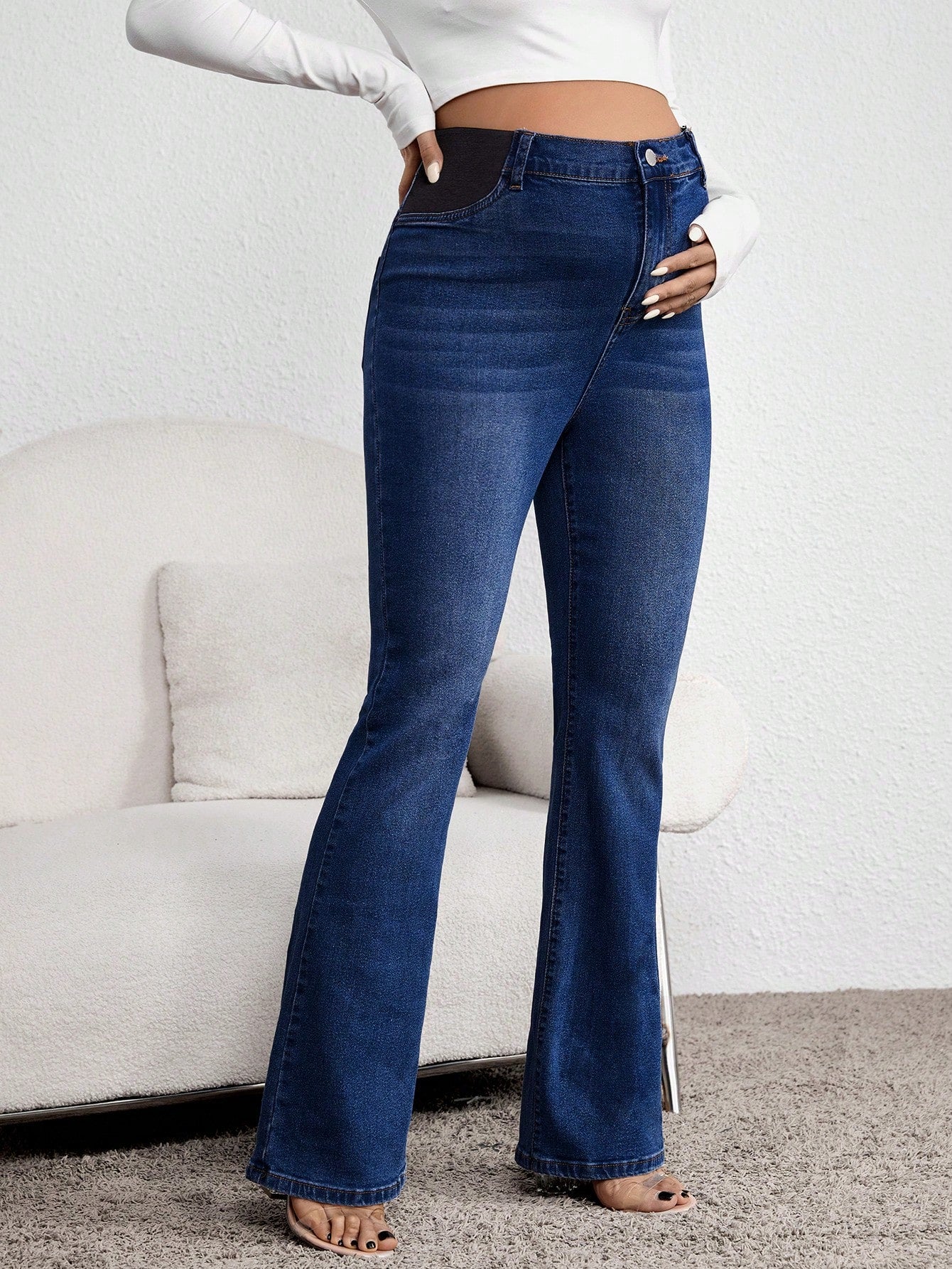 Maternity Flared Jeans with Pockets – Comfortable Casual Stretch Denim Pants for Pregnancy