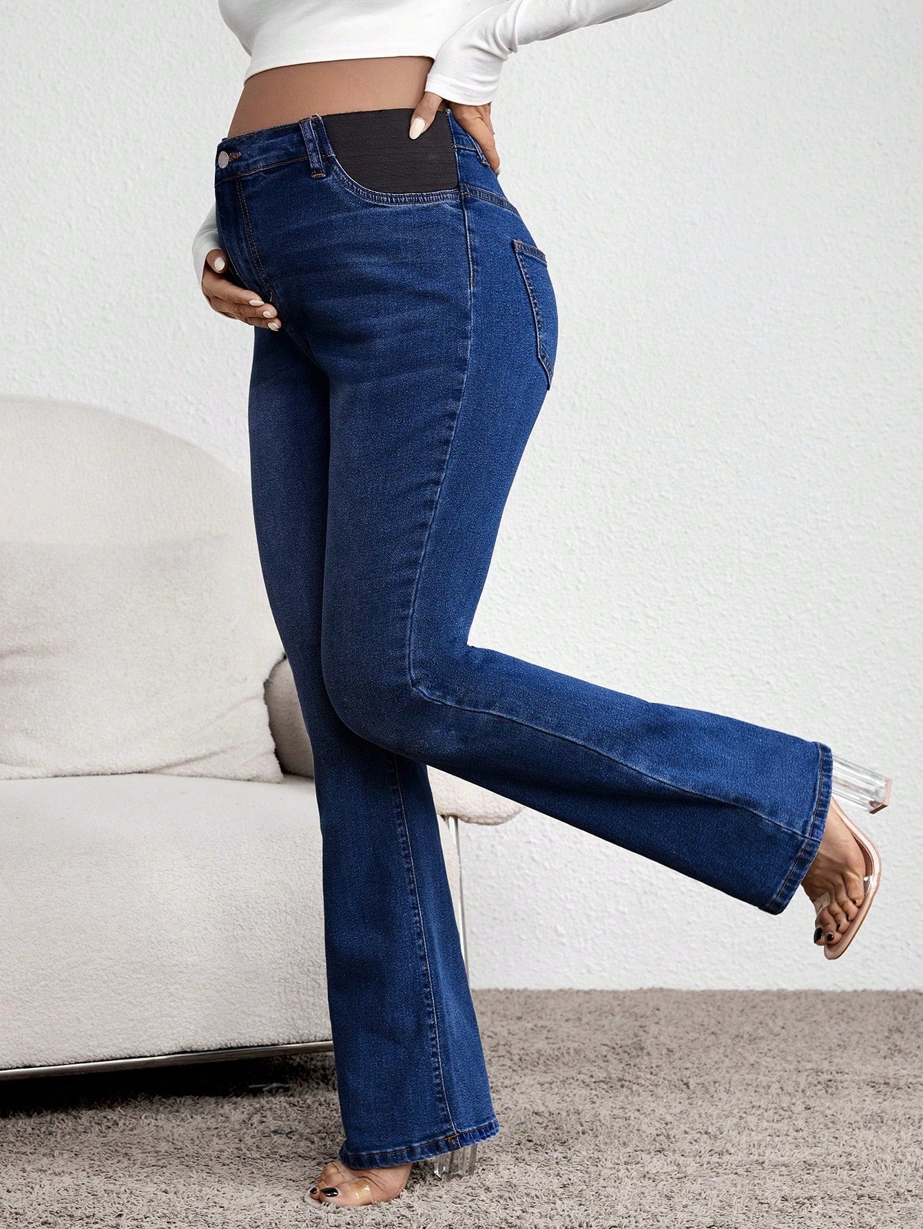 Maternity Flared Jeans with Pockets – Comfortable Casual Stretch Denim Pants for Pregnancy