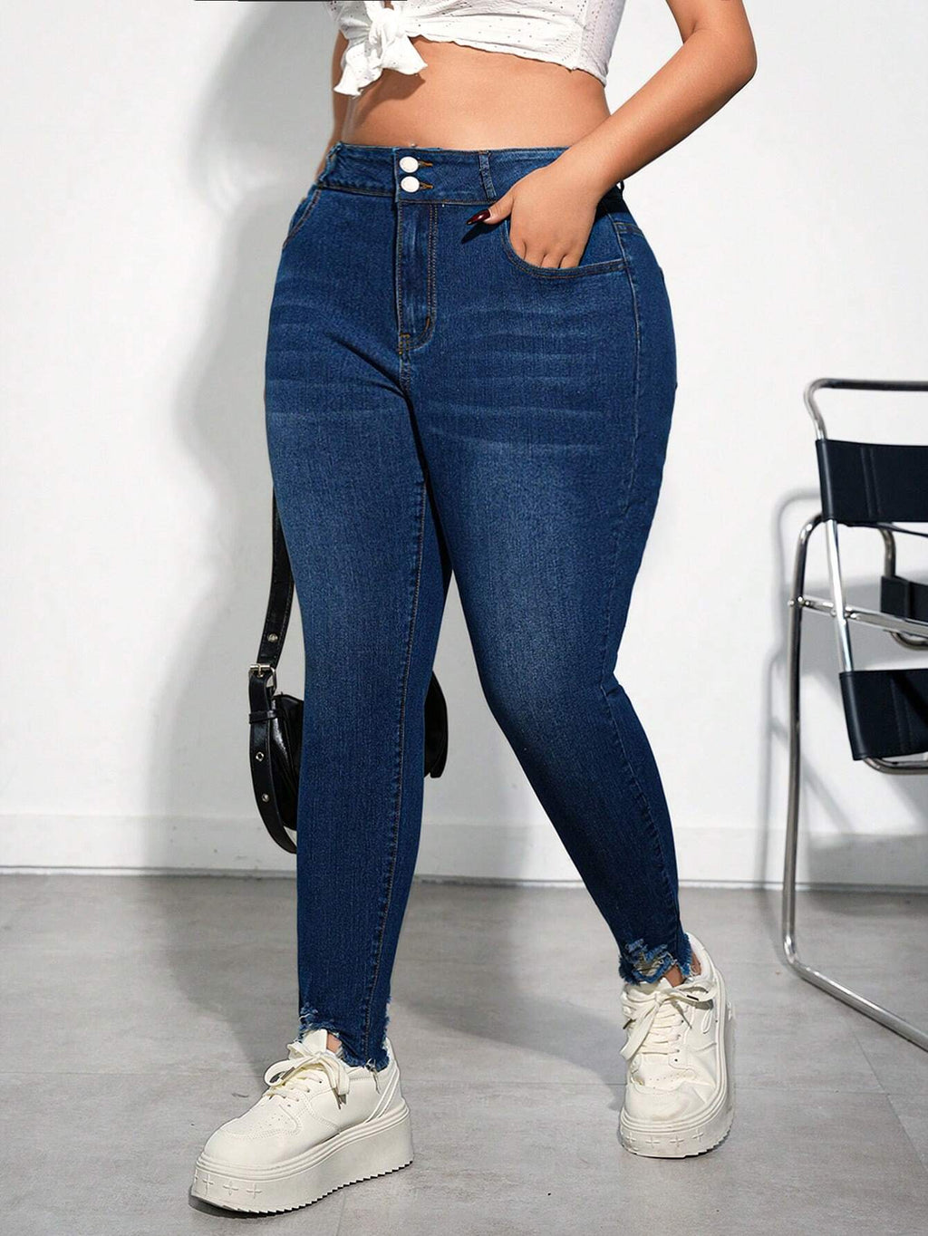 Plus Size Distressed Denim Capri Pants – Blue Skinny Stretch Jeans for Women – Mid-Calf Summer Fit