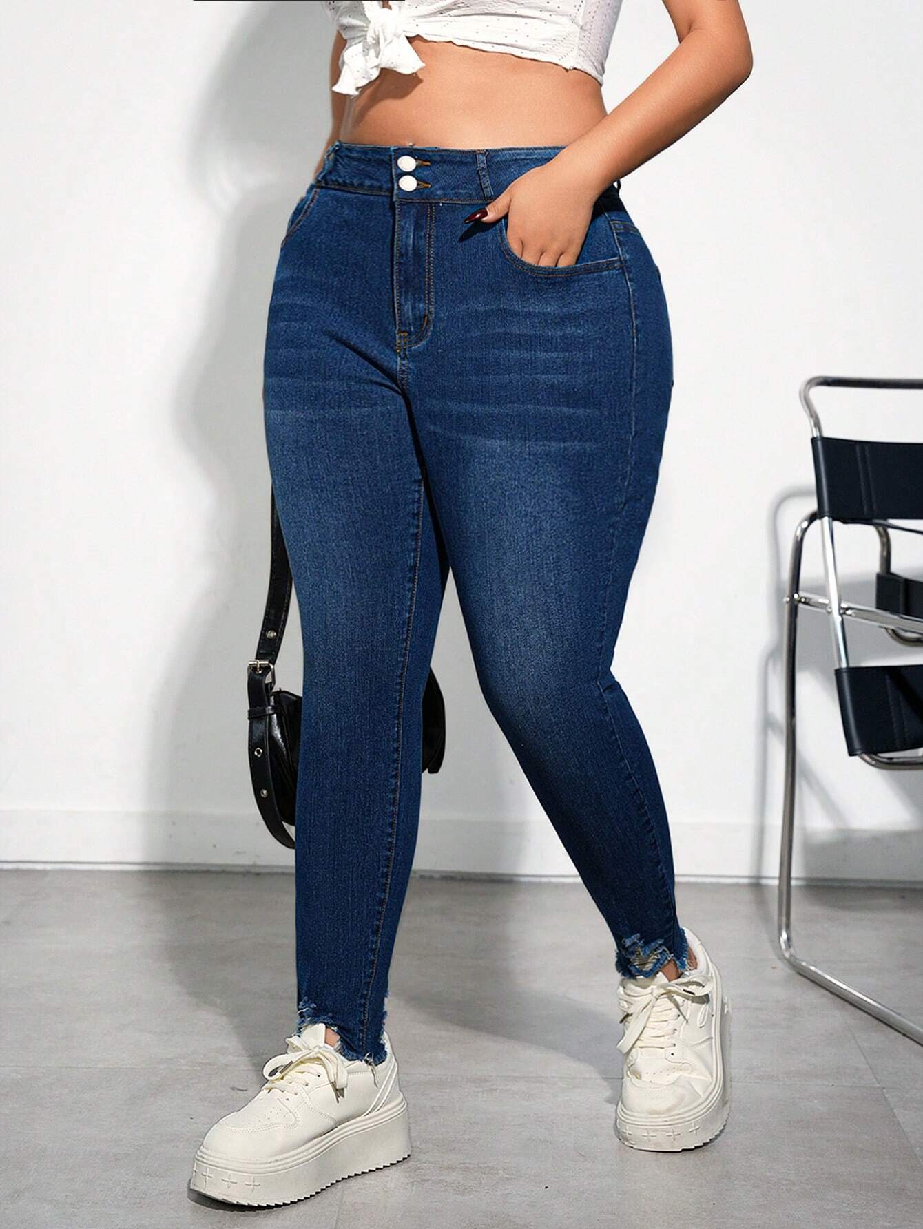 Plus Size Distressed Denim Capri Pants – Blue Skinny Stretch Jeans for Women – Mid-Calf Summer Fit