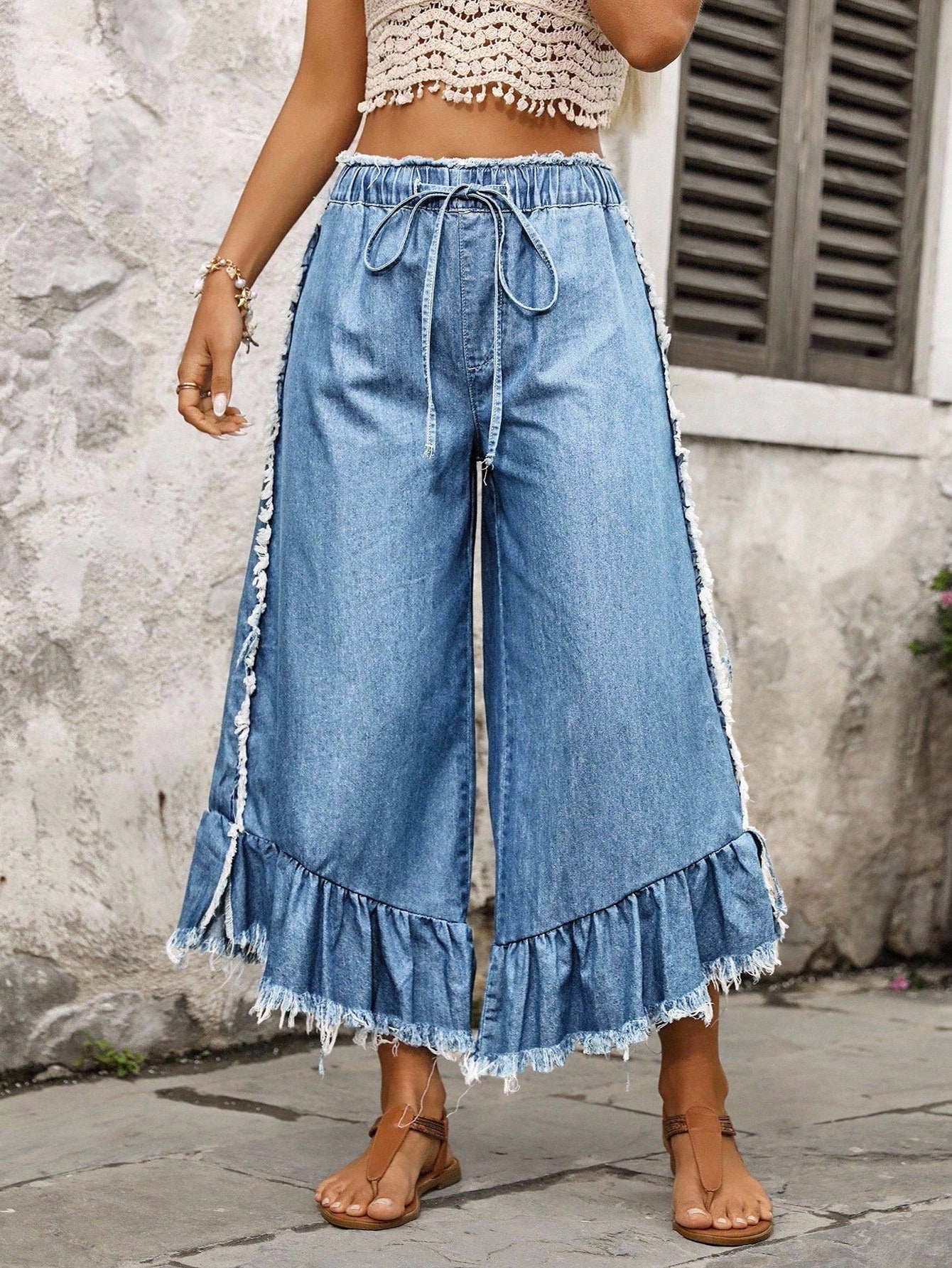 Plus Size Women’s Frayed Hem Jeans – Casual High-Waisted Denim – All-Season Comfortable Fit
