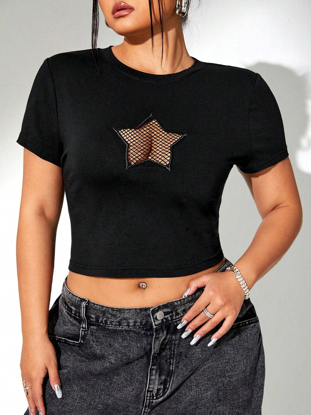 SHEIN ICON Plus Size Hollow Out Star Pattern Cropped T-Shirt – Trendy Summer Streetwear Top for Women