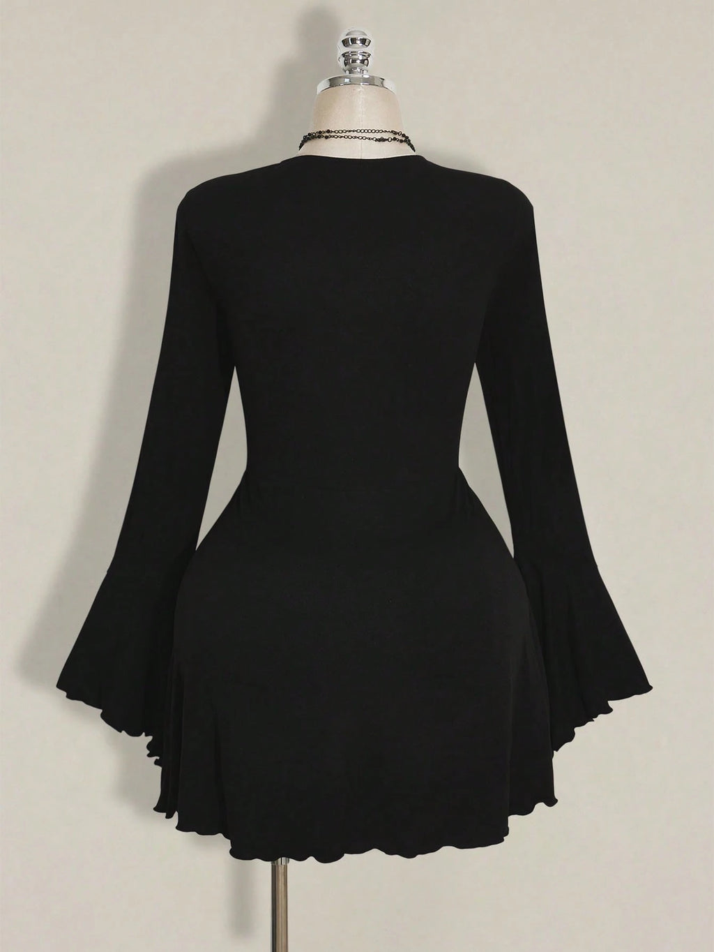 Plus Size Y2K Lace Trim Knit Dress – Elegant V-Neck Flared Sleeve Party Dress for Women