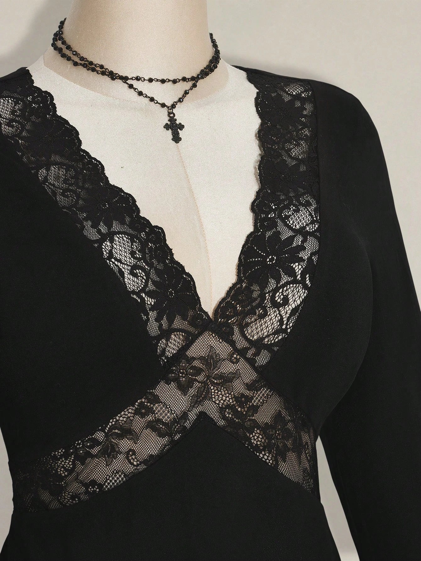 Plus Size Y2K Lace Trim Knit Dress – Elegant V-Neck Flared Sleeve Party Dress for Women