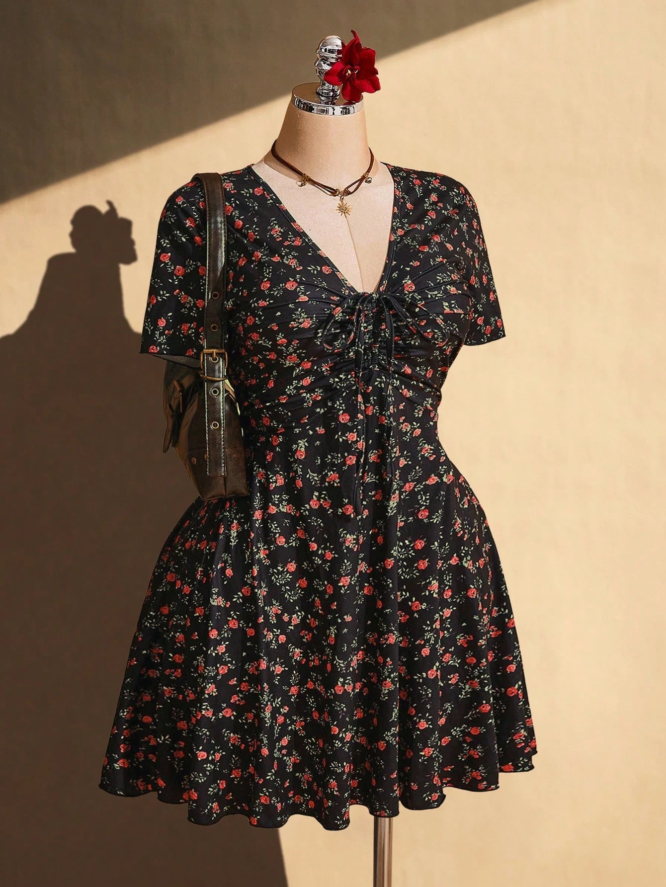 Plus Size Y2K Floral Tie-Up Dress – Retro V-Neck Gathered Summer Vacation Dress for Women