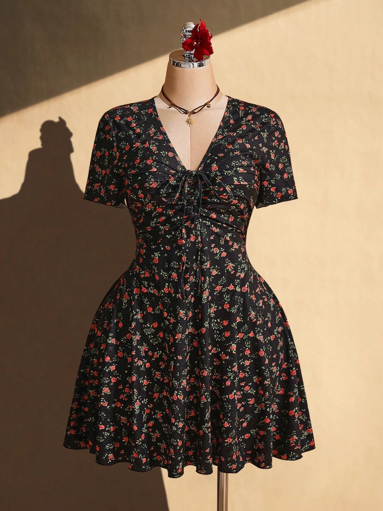 Plus Size Y2K Floral Tie-Up Dress – Retro V-Neck Gathered Summer Vacation Dress for Women