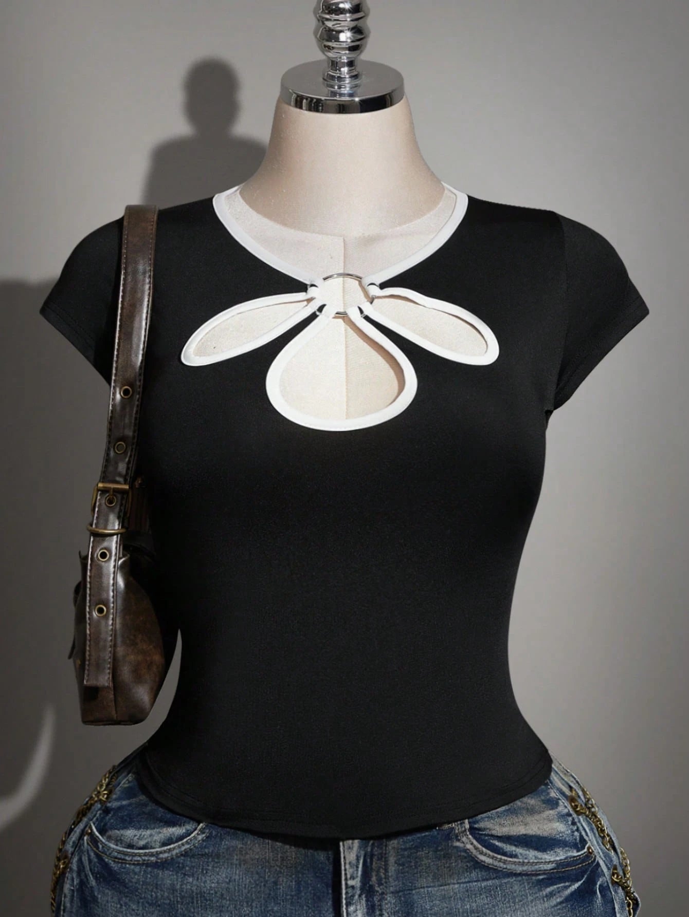 Plus Size Y2K Chinese Style Knit Top – Hollow Contrast Floral Collar Black & White Top