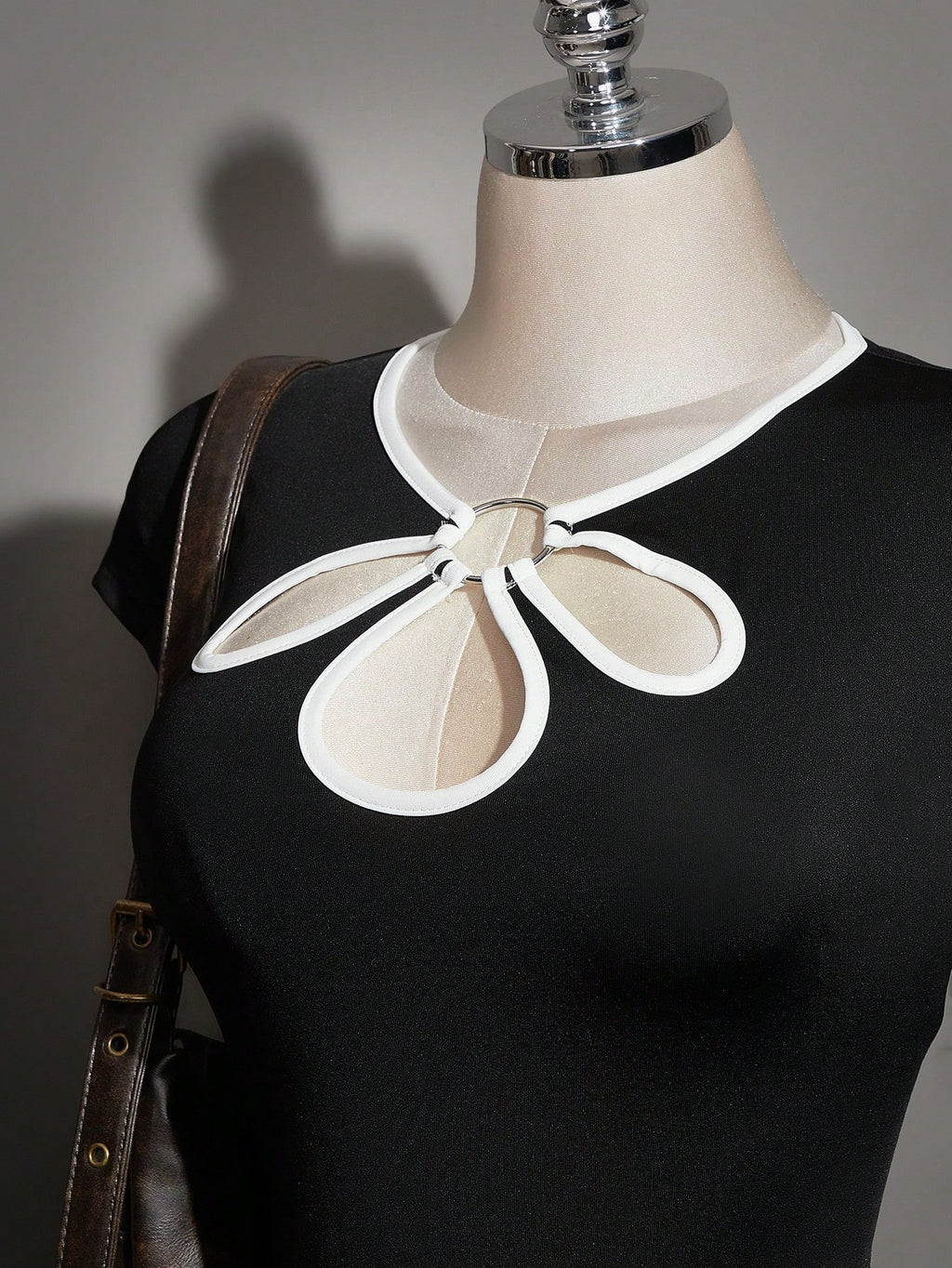 Plus Size Y2K Chinese Style Knit Top – Hollow Contrast Floral Collar Black & White Top