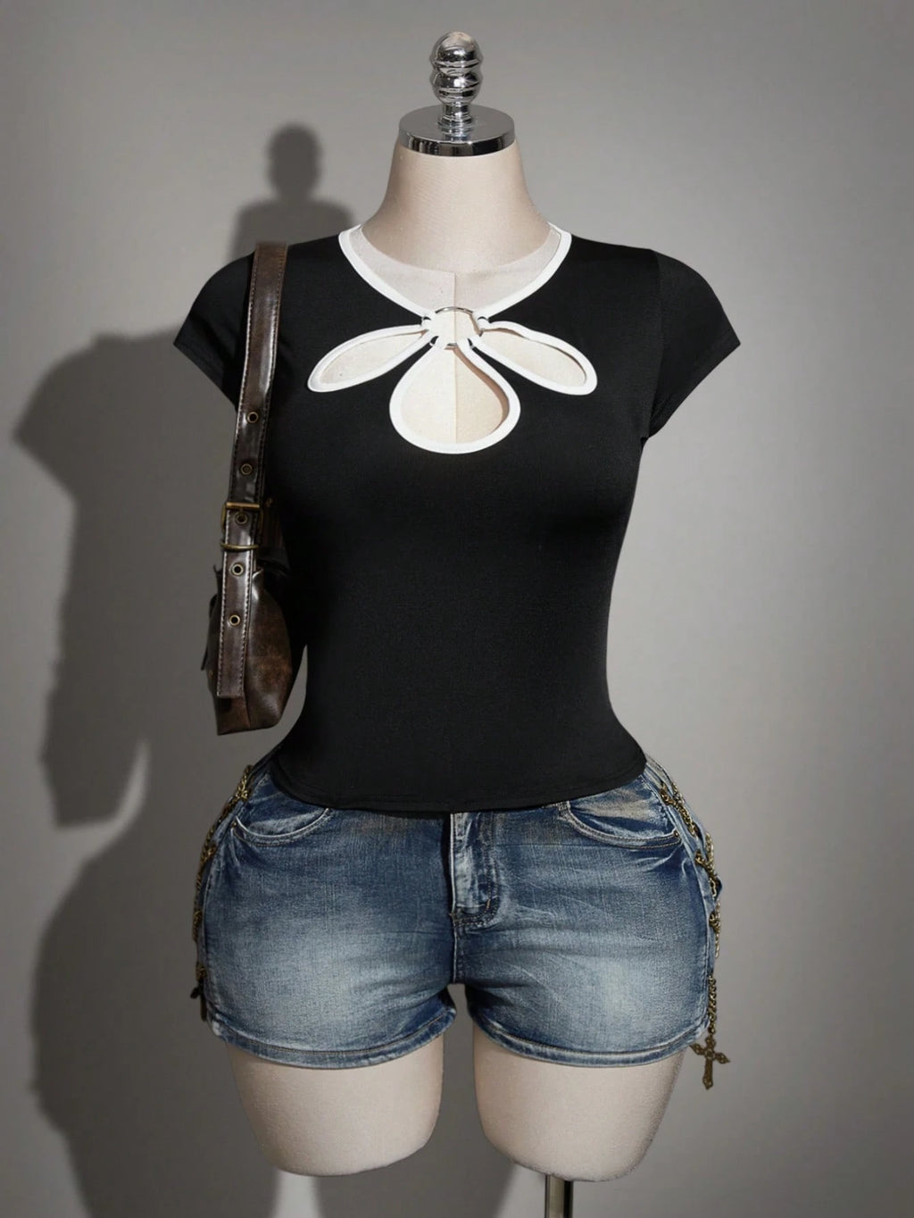 Plus Size Y2K Chinese Style Knit Top – Hollow Contrast Floral Collar Black & White Top