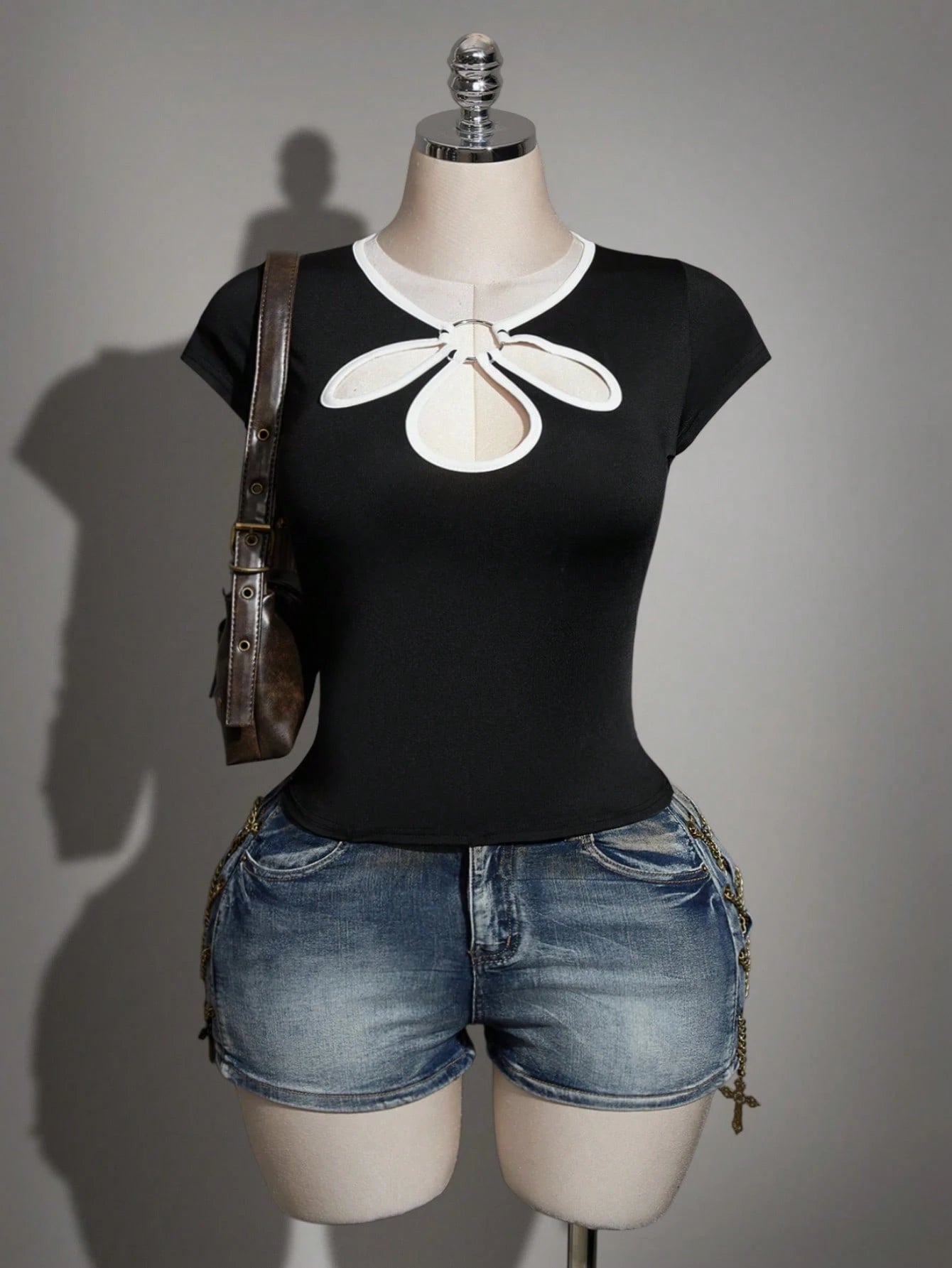 Plus Size Y2K Chinese Style Knit Top – Hollow Contrast Floral Collar Black & White Top