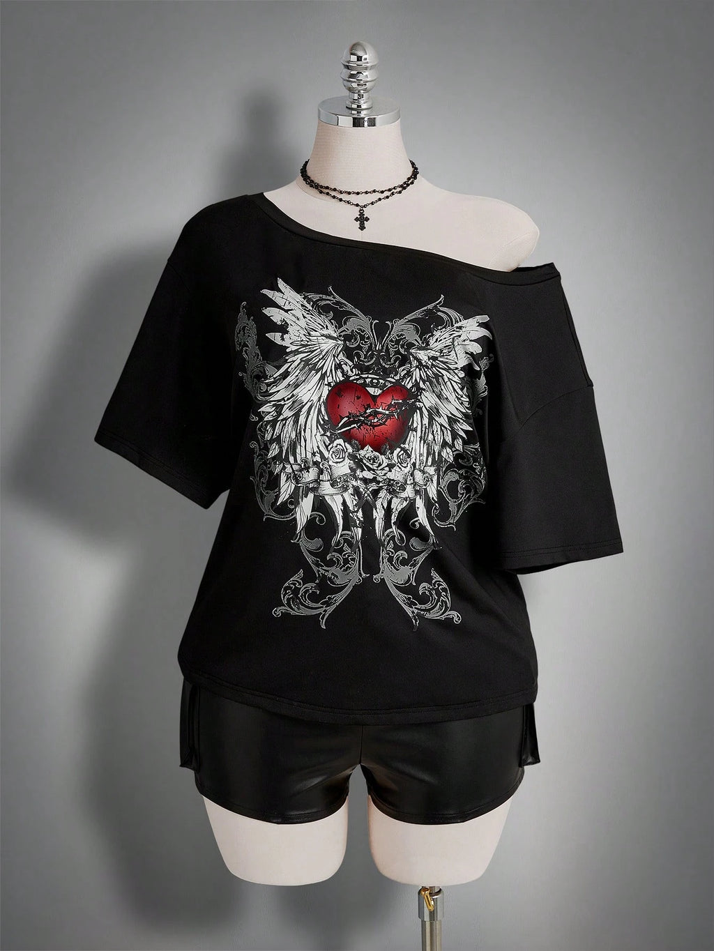 SHEIN ICON Plus Size Y2K Gothic Heart Wings Off Shoulder Top – Loose Fit Avant-Garde Multicolor Streetwear T-Shirt for Women