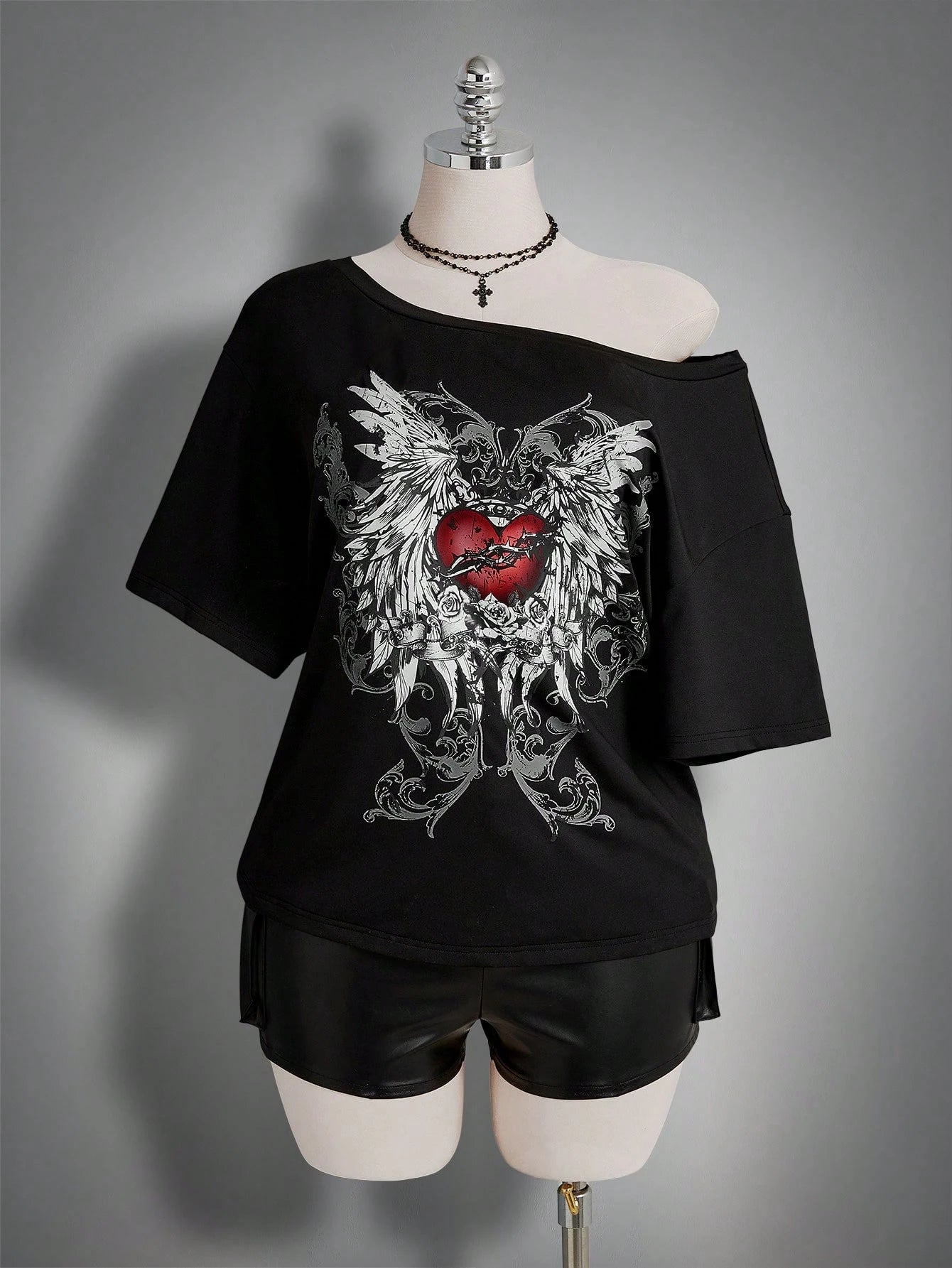 SHEIN ICON Plus Size Y2K Gothic Heart Wings Off Shoulder Top – Loose Fit Avant-Garde Multicolor Streetwear T-Shirt for Women