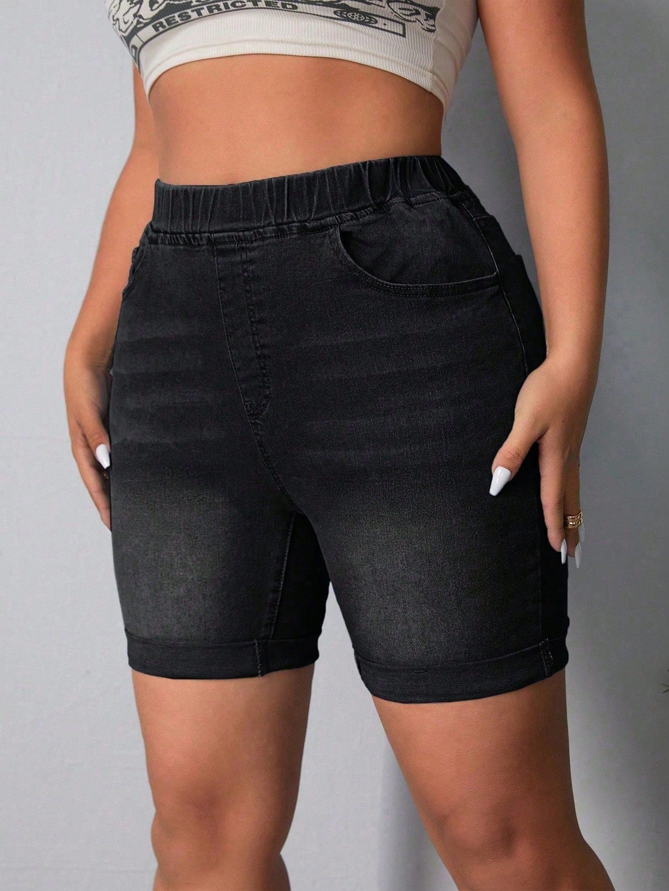 Plus Size Pocketed Denim Shorts – High Waist Casual Summer Jean Shorts for Women
