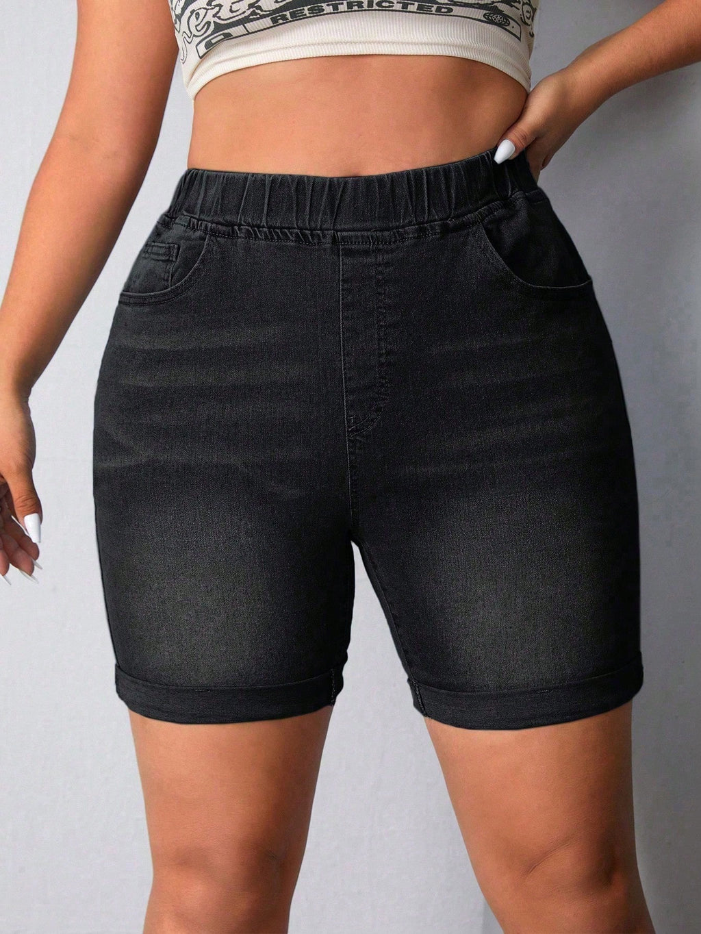 Plus Size Pocketed Denim Shorts – High Waist Casual Summer Jean Shorts for Women