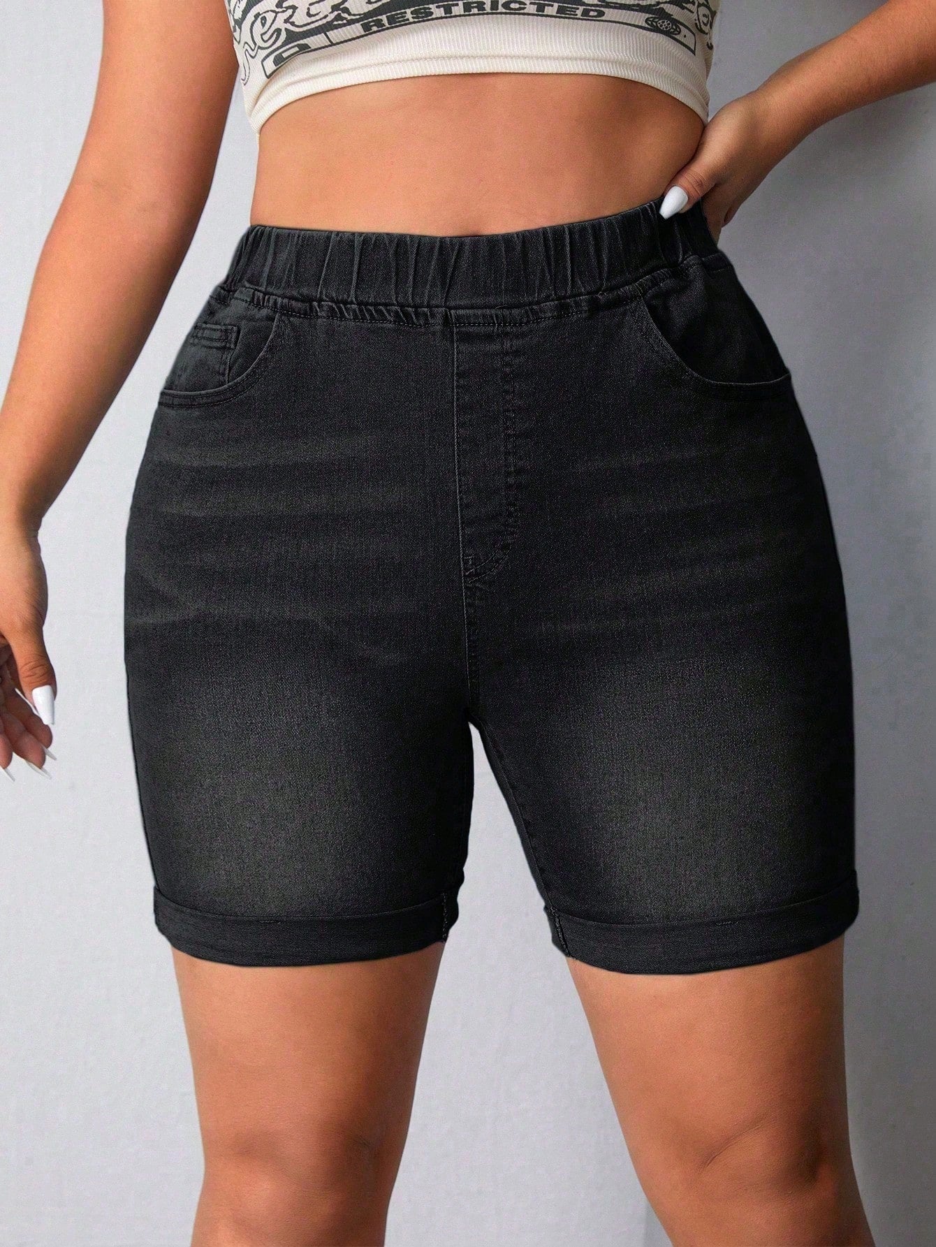 Plus Size Pocketed Denim Shorts – High Waist Casual Summer Jean Shorts for Women