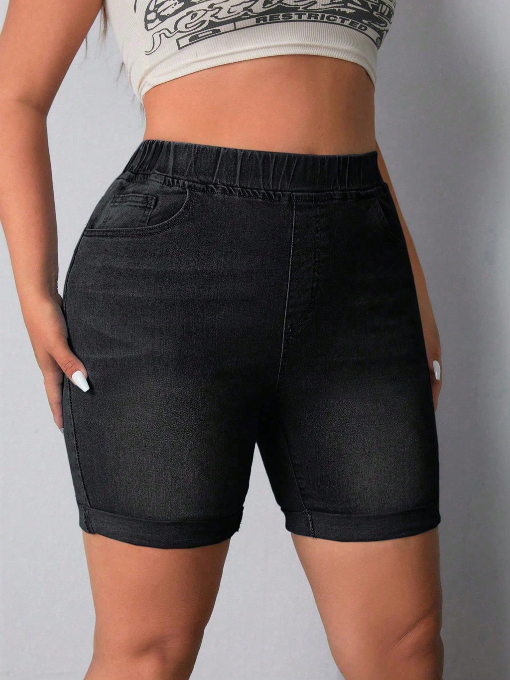 Plus Size Pocketed Denim Shorts – High Waist Casual Summer Jean Shorts for Women