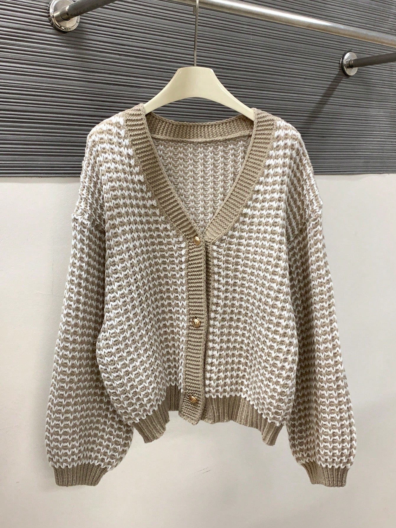 Women’s Plaid Print Button-Front Cardigan – V-Neck Long Sleeve Casual Knit Sweater Jacket